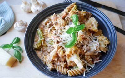One pot pasta – Tomatsaus med kjøttdeig og grønnsaker