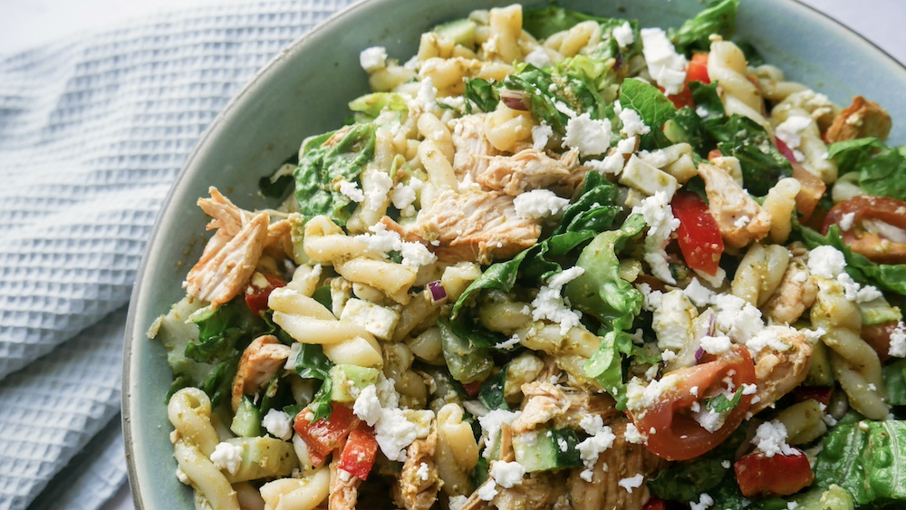 Smakfull pastasalat med pesto og grønnsaker