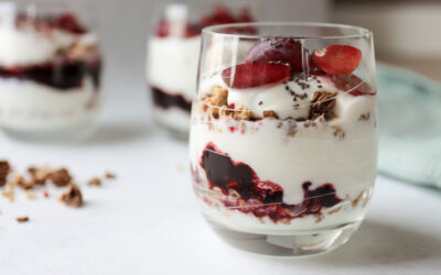 Yoghurt med granola og blåbær